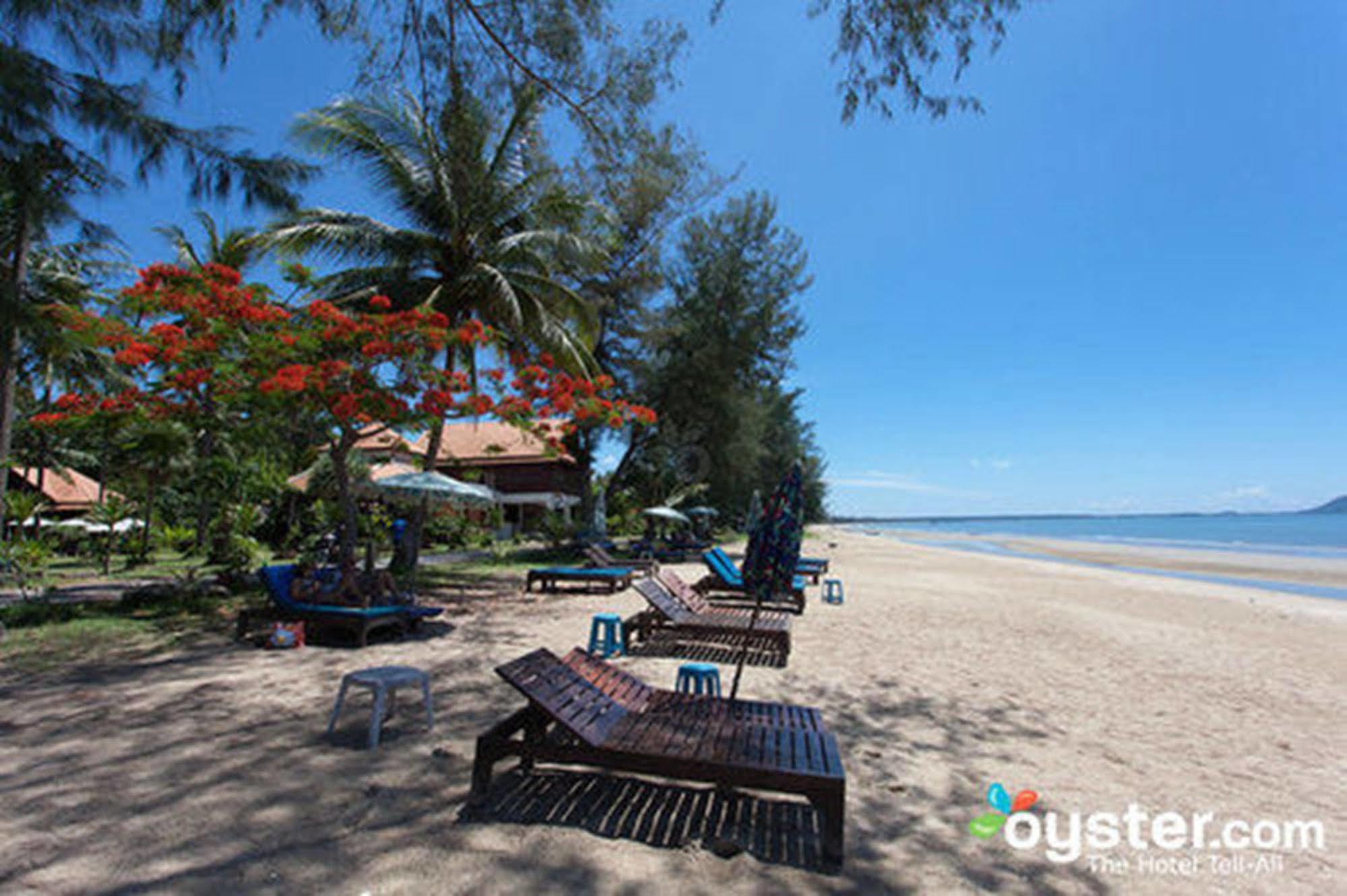 Coral Hotel Bangsaphan Bang Saphan Exterior photo